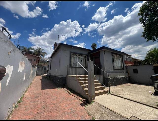 9 BEDROOM HOUSE FOR SALE IN KENSINGTON